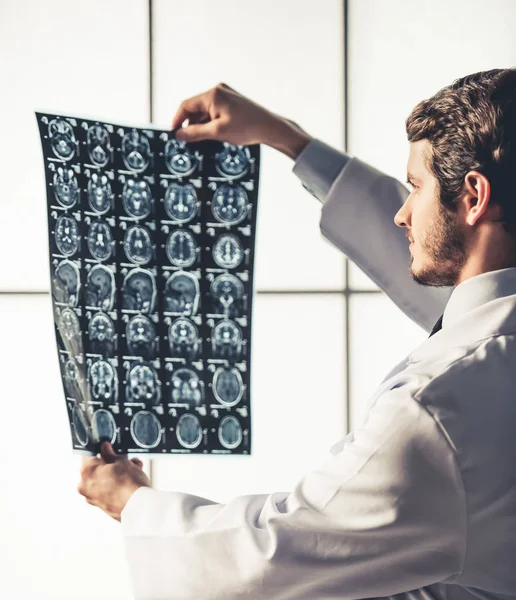 Handsome young doctor — Stock Photo, Image