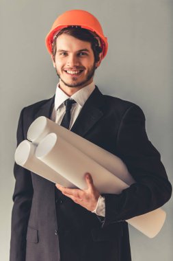 yakışıklı genç mimar