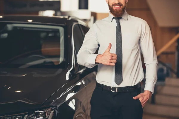 Visiting car dealership — Stock Photo, Image