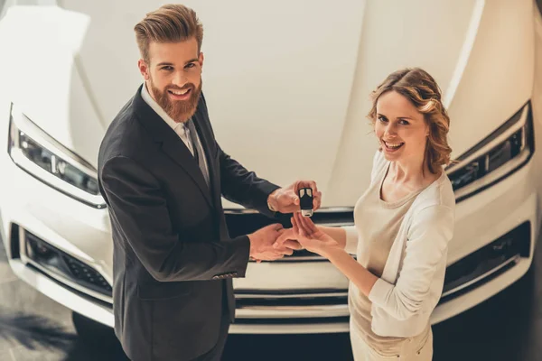 Visiting car dealership — Stock Photo, Image