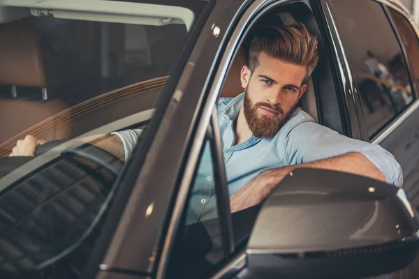 Visiting car dealership — Stock Photo, Image