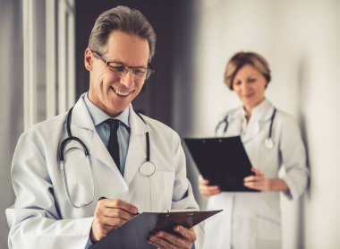 Güzel olgun doktorlar