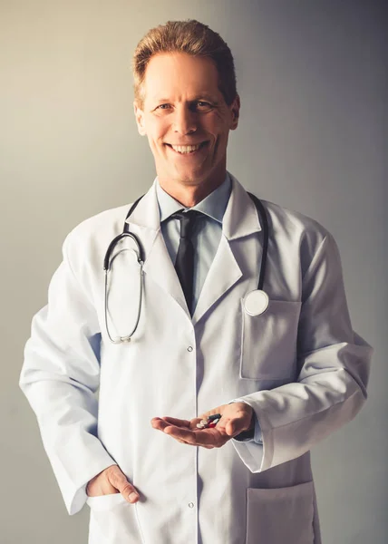 Handsome mature doctor — Stock Photo, Image