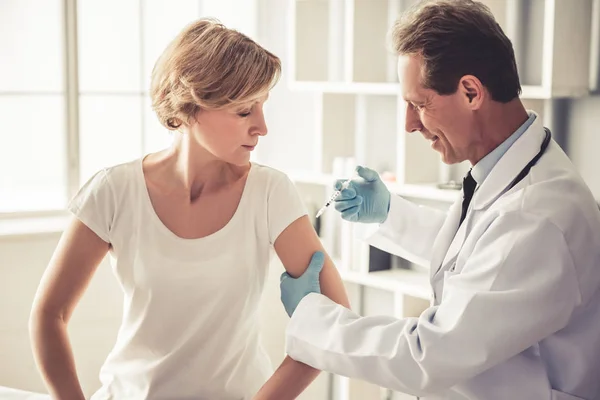 Op de traumatologist — Stockfoto