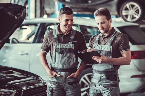 Handsome auto service workers — Stock Photo, Image