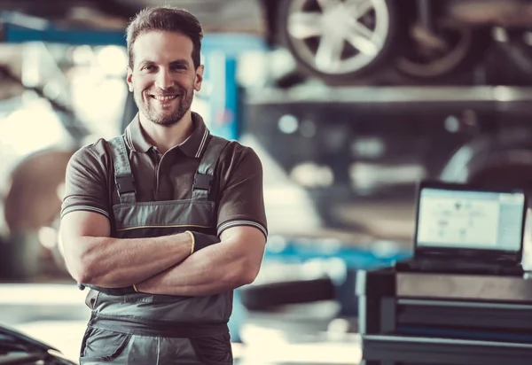 Handsome auto service worker — Stock Photo, Image