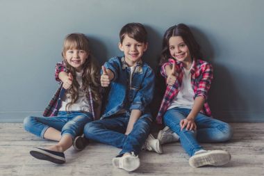 Mutlu şık çocuklar