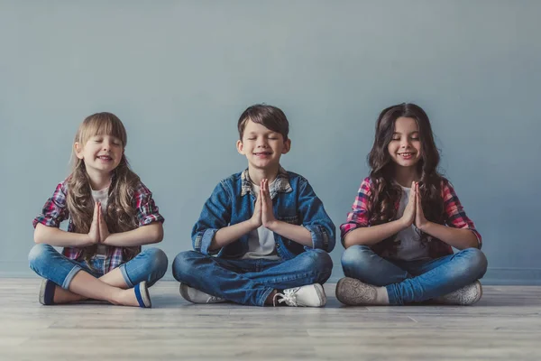 Heureux enfants élégants — Photo