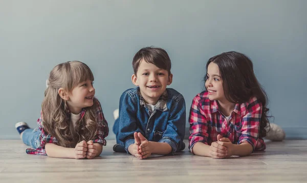 Bambini alla moda felici — Foto Stock