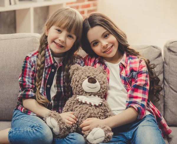 Ragazze affascinanti — Foto Stock