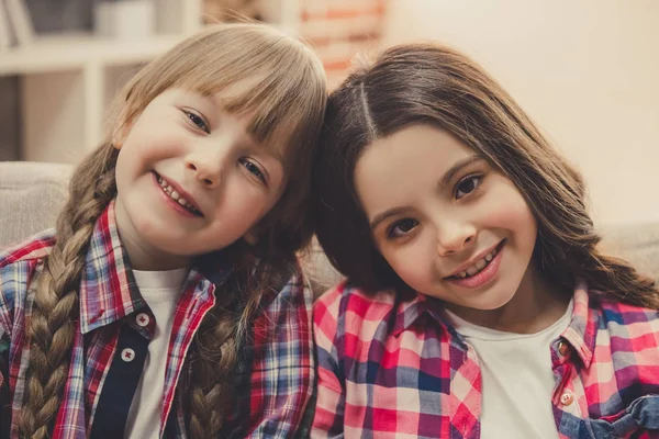 Ragazze affascinanti — Foto Stock