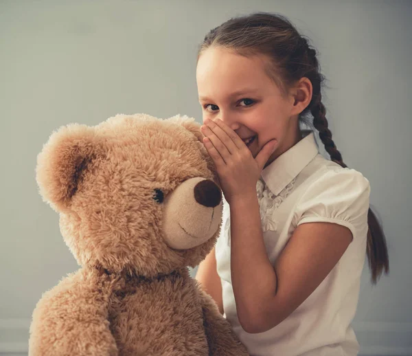 Niña con juguete — Foto de Stock