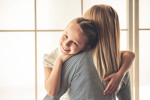 Mom and daughter — Stock Photo, Image