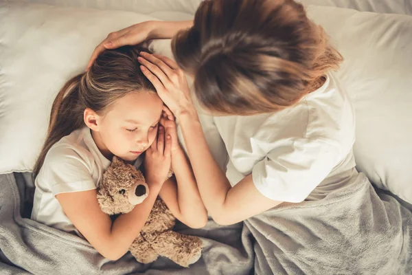 Mamá y su hija — Foto de Stock