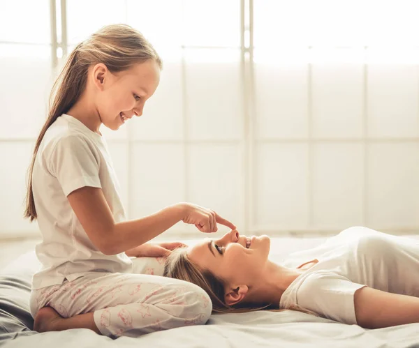 Mom and daughter — Stock Photo, Image