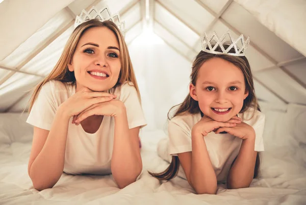 Mamá y su hija —  Fotos de Stock