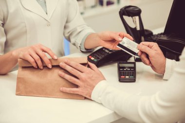 eczanede