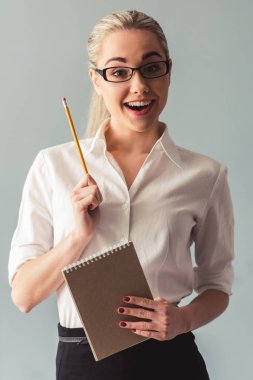 Çekici genç iş kadını