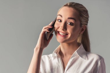 Çekici genç iş kadını