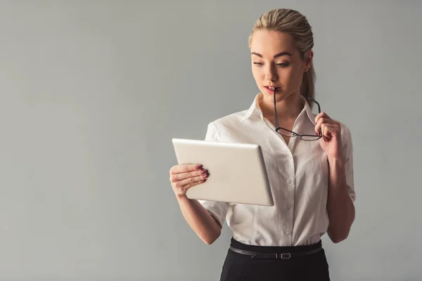 Attractive young business lady — Stock Photo, Image