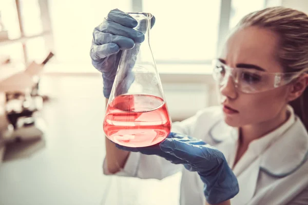 Beautiful female doctor in laboratory — Stock Photo, Image