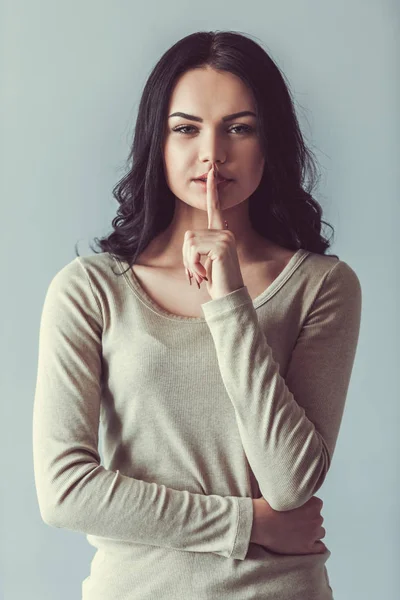 Bella giovane donna — Foto Stock