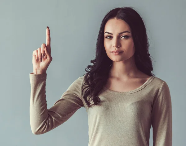 Schöne junge Frau — Stockfoto