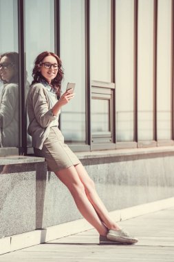 iş kadını açık havada