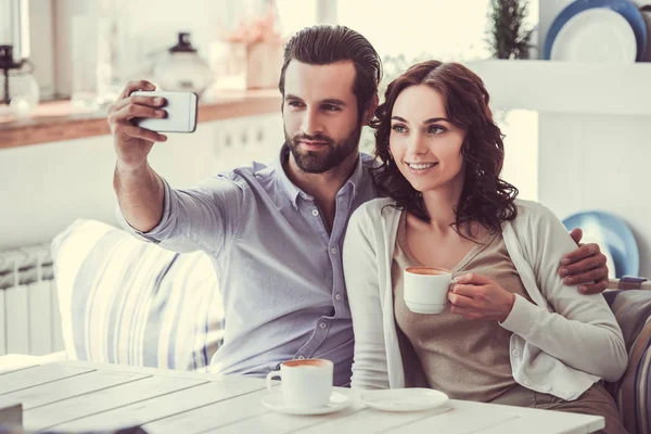 Par i kafé — Stockfoto