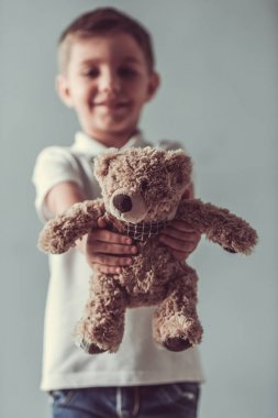 Şirin küçük çocuk.