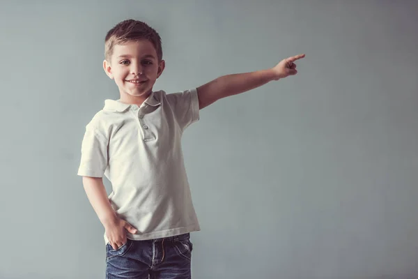 Pequeno menino bonito — Fotografia de Stock