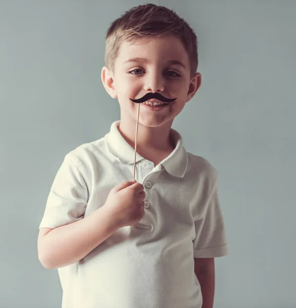 Pequeno menino bonito — Fotografia de Stock