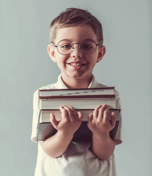 Pequeno menino bonito — Fotografia de Stock