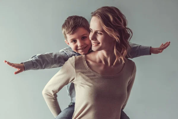 Madre e hijo — Foto de Stock