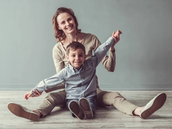 Madre e hijo — Foto de Stock