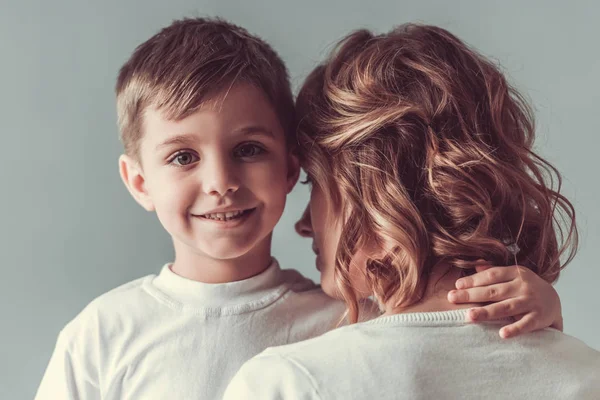 Mãe e filho — Fotografia de Stock