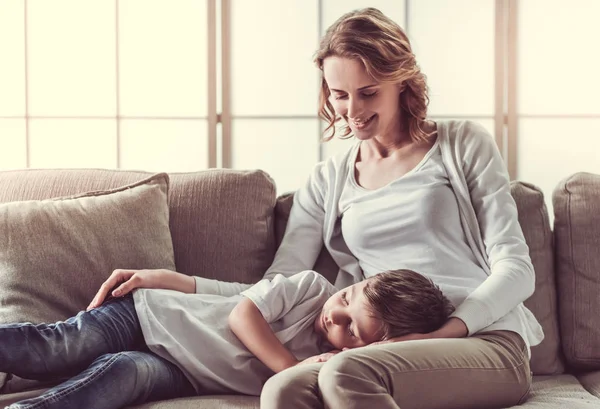 Madre e hijo — Foto de Stock