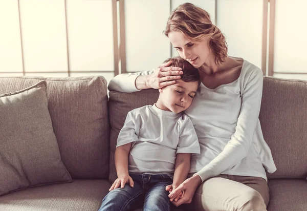 Madre e hijo — Foto de Stock