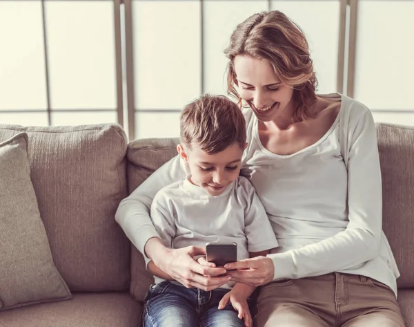 Maman et son fils — Photo