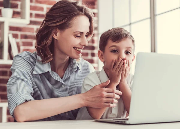 Mãe e filho — Fotografia de Stock