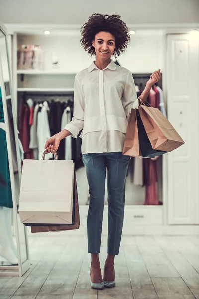 Afro American girl doing shopping — Stock Photo, Image