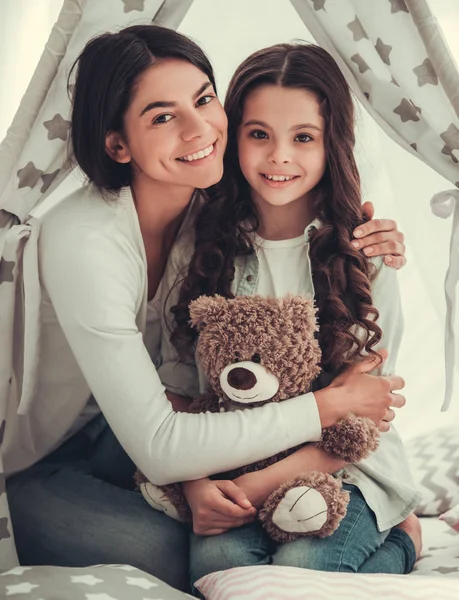 Mamá y su hija — Foto de Stock