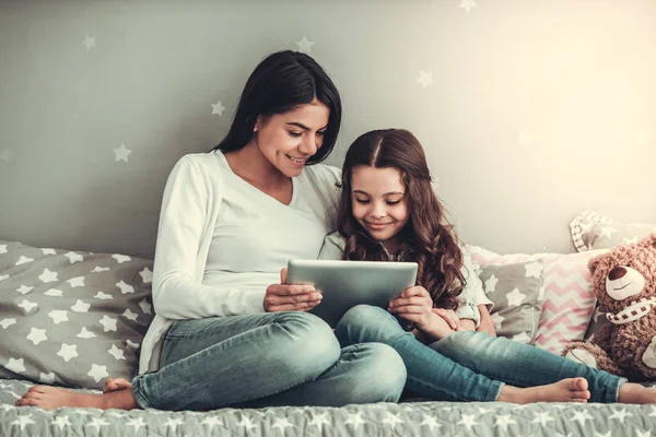 Mamá y su hija —  Fotos de Stock