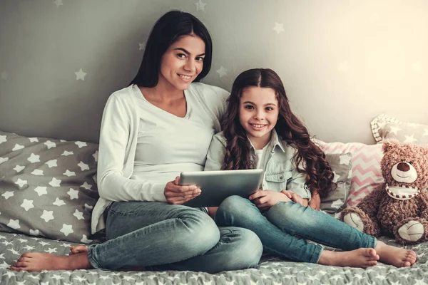 Mamá y su hija — Foto de Stock