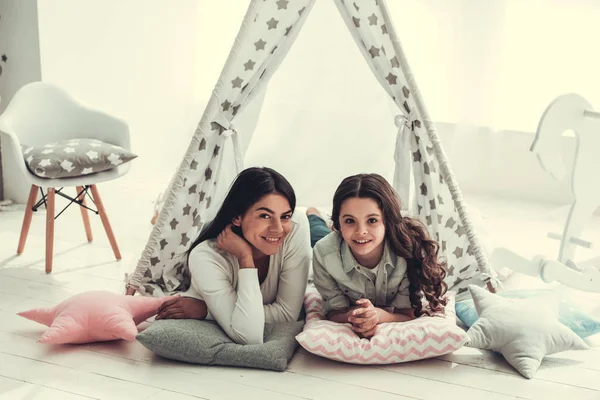 Mamá y su hija — Foto de Stock