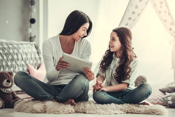 Mamá y su hija — Foto de Stock