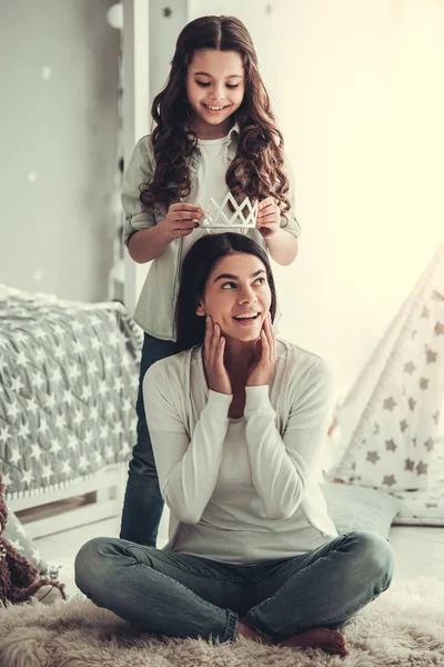 Mamá y su hija —  Fotos de Stock