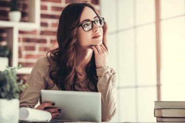 güzel kız öğrenci