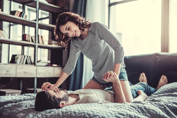 Couple in bedroom — Stock Photo, Image