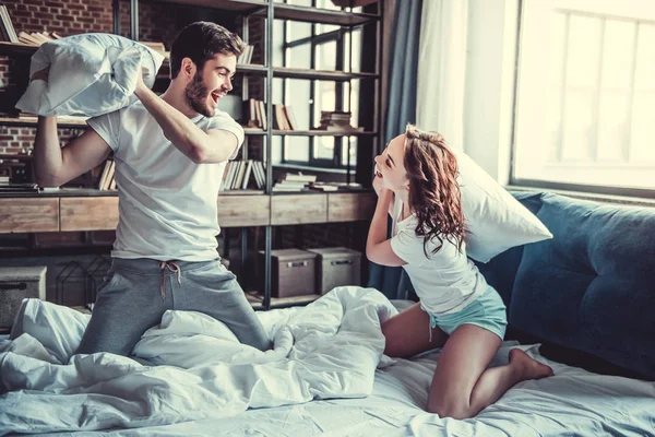 Couple in bedroom — Stock Photo, Image